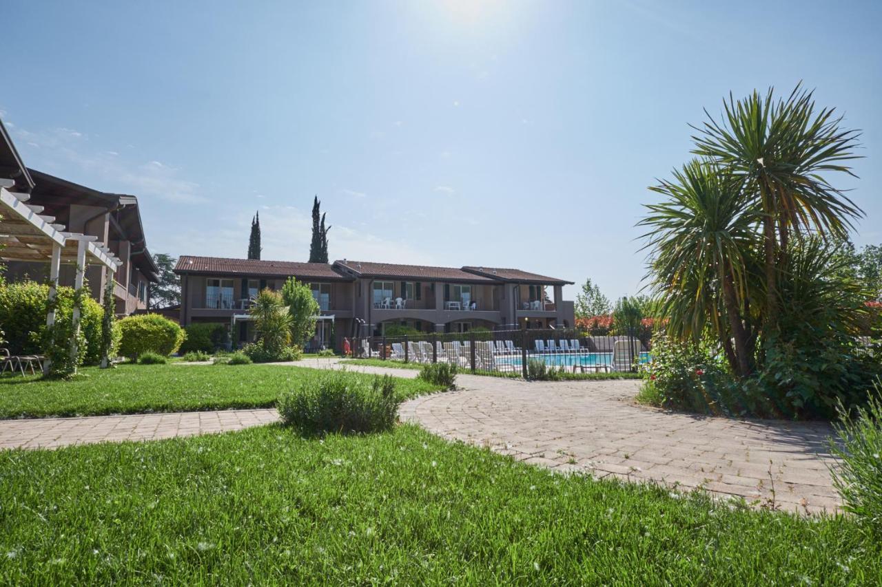 Villaggio Turistico Lugana Marina シルミオーネ エクステリア 写真